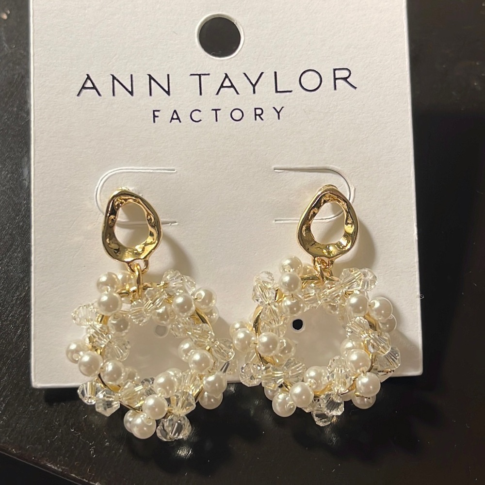 Ann Taylor Boho Gold Pearls earrings Dingle needle Stud, seed beads